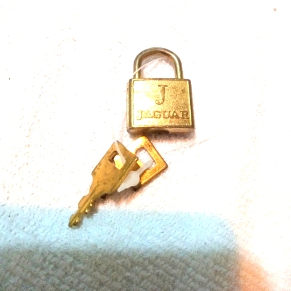 Vintage Lock Luggage Pad Lock Gold Tone Working 2 Keys Rare - Picture 1 of 4